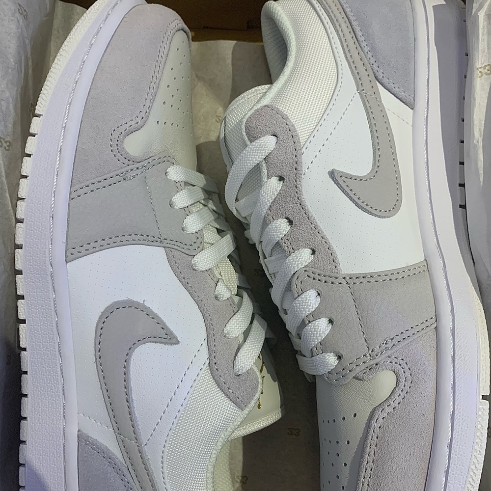 NEW Men’s Jordan 1 Low Paris - Picture 2 of 5